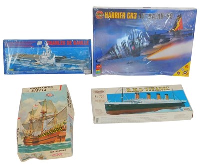 Lot 577 - Airfix and other boxed model kits, including...