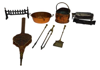 Lot 566 - A group of fireside related items, including a...