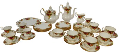 Lot 514 - A Royal Albert Old Country Roses porcelain...