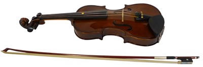 Lot 552 - A Stentor Student II violin, two piece back,...