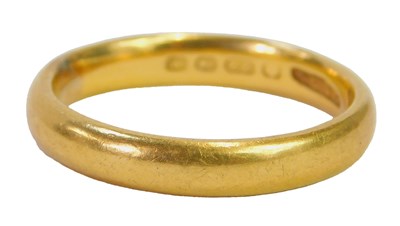 Lot 611 - A 22ct gold wedding band, size N, 5.2g.