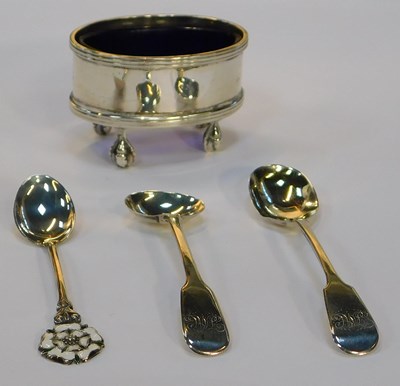 Lot 642 - A group of small silver, comprising an early...