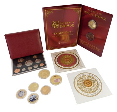 Lot 661 - A group of commemorative and other coinage, to...