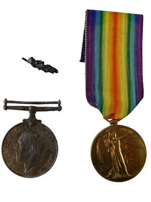 Lot 285 - A pair of unassociated First World War...