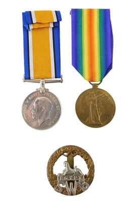 Lot 257 - A pair of WWI medals, consisting of the...