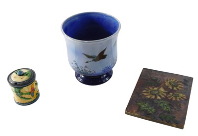 Lot 109 - A Sylvac Misty Morn jardiniere, decorated with...