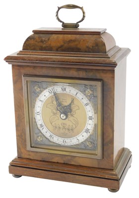 Lot 128 - An Elliot mantel timepiece, in walnut case,...