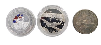 Lot 340 - A sterling silver 2014 Christmas Truth one...