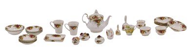 Lot 165 - A Royal Albert Old Country Roses pattern part...