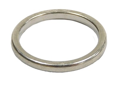 Lot 323 - A platinum wedding band, size K, 3.7g.