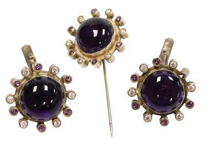 Lot 335 - An amethyst and CZ set tie pin and pair of...