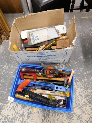 Lot 1582 - Various hand tools, to include a multitool 8-1...
