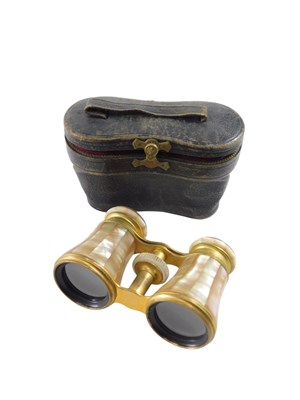 Lot 548 - A pair of mother of pearl and gilt metal opera...