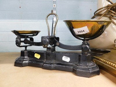 Lot 2004 - A set of kitchen scales, marked W&T Avery...