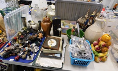 Lot 2069 - Various collectables, housewares, glass and...