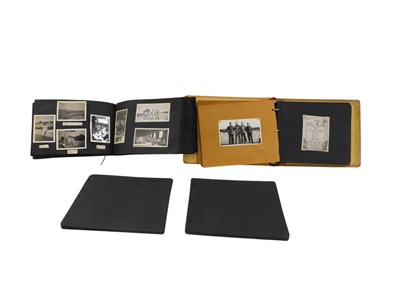 Lot 902 - A quantity of early to mid 20thC holiday...