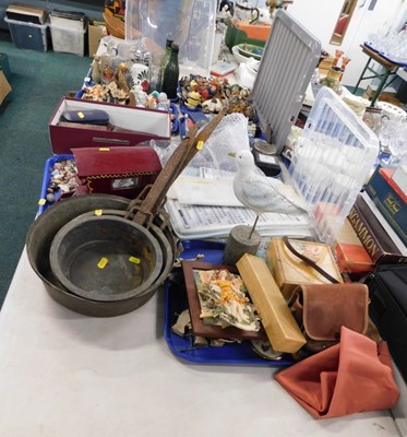 Lot 2093 - Various housewares, ornaments, and ceramics,...
