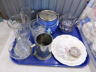 Lot 2128 - Housewares and glassware, to include Royal...