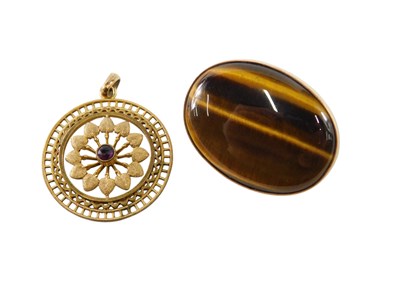 Lot 605 - An oval cabochon tiger's eye brooch, in a...
