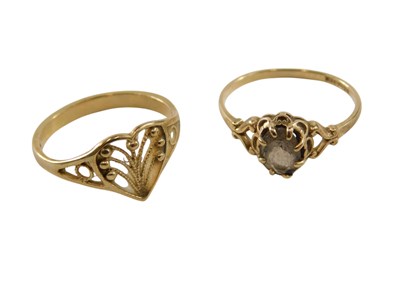 Lot 95 - A 9ct gold a smoky quartz ring, in a claw...
