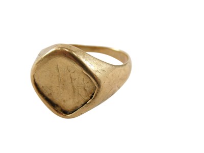 Lot 97 - A gentleman's signet ring, with a diamond...