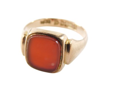 Lot 81 - A 9ct gold and carnelian gentleman's rose gold...