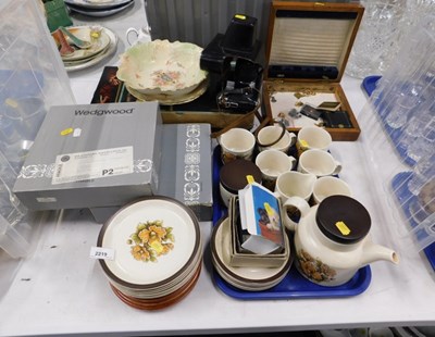 Lot 2219 - Ceramics, to include a Barratts of...