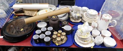 Lot 2221 - Housewares, including a Hornsea Contrast part...