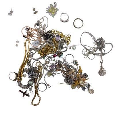 Lot 685 - Silver and costume jewellery, including...