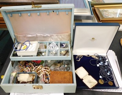 Lot 2251 - Costume jewellery, to include beaded necklaces,...