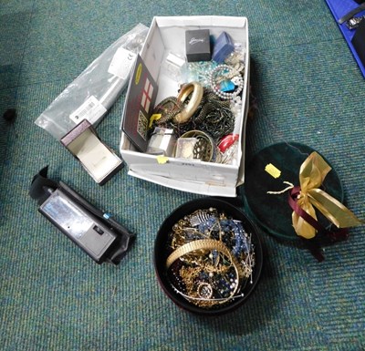 Lot 2253 - Costume jewellery, to include clip on earrings,...
