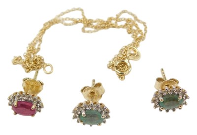 Lot 647 - A 9ct gold fine link neck chain, on a bolt...