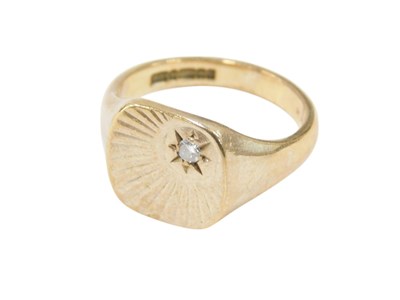 Lot 670 - A 9ct gold gentlemens signet ring, the table...