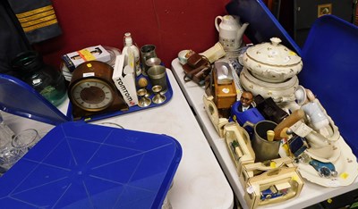Lot 2202 - A Tom Tom sat nav, together with a mantel...