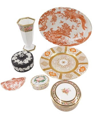 Lot 984 - A Royal Crown Derby style large plate, a Derby...