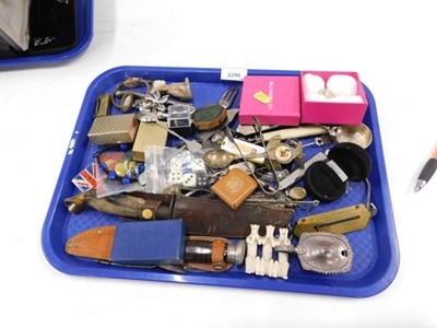 Lot 2290 - Miscellaneous items, to include Wade figure, a...