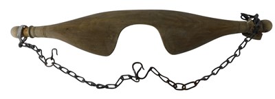 Lot 952 - An elm Oxen yoke, with iron chains, 86cm wide.