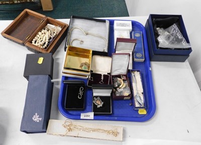 Lot 2291 - Miscellaneous costume jewellery, commemorative...