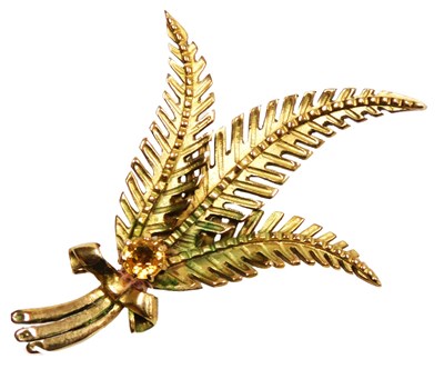 Lot 137 - A 9ct gold and citrine brooch, of tied three...