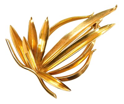 Lot 146 - A stylised leaf shaped brooch, yellow metal,...