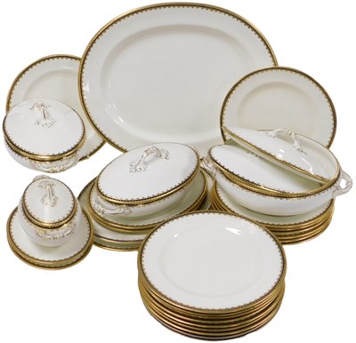 Lot 24 - An early 20thC Cauldon porcelain dinner...