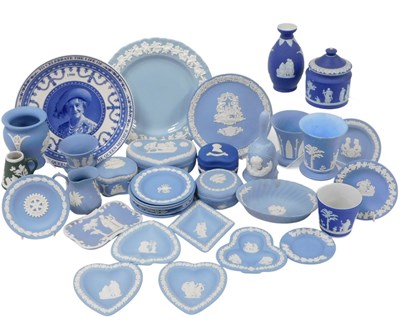 Lot 38 - A group of Wedgwood dark and light blue...