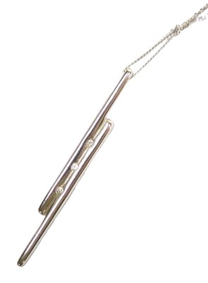 Lot 557 - A 9ct white gold staggered two bar brooch, set...