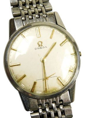 Lot 560 - An Omega gentleman's stainless steel cased...