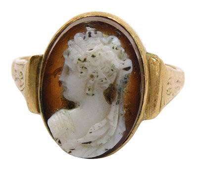 Lot 562 - A hardstone cameo ring, bust portrait of a...
