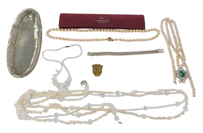 Lot 100 - Costume jewellery, to include an articulated...