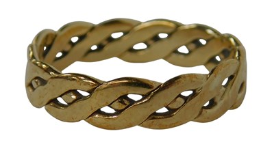 Lot 118 - A 9ct gold open work band, size T, 3.2g.