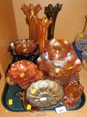 Lot 2013 - A group of carnival glass, to include dishes,...