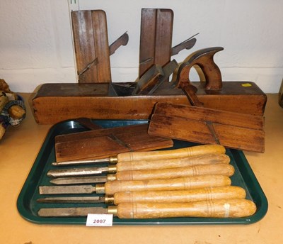 Lot 2087 - Woodworking related items, to include a block...