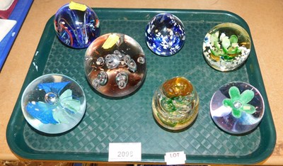 Lot 2098 - A group of glass paperweights, (a quantity).